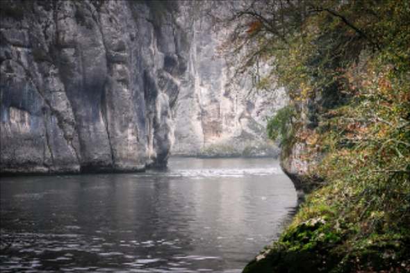Weltenburger Enge Donaudurchbruch Donaudurchbruch in der Weltenburger Enge mit Felswänden