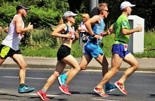 Läufergruppe des München Marathons an.